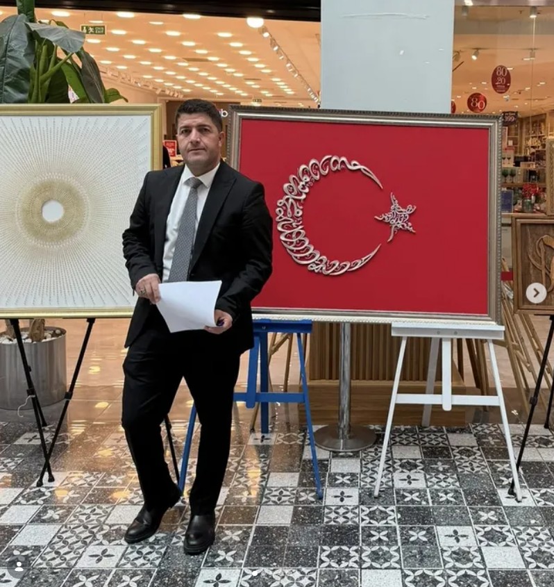 Sergi salonunda Ayhan Güneş eserleri